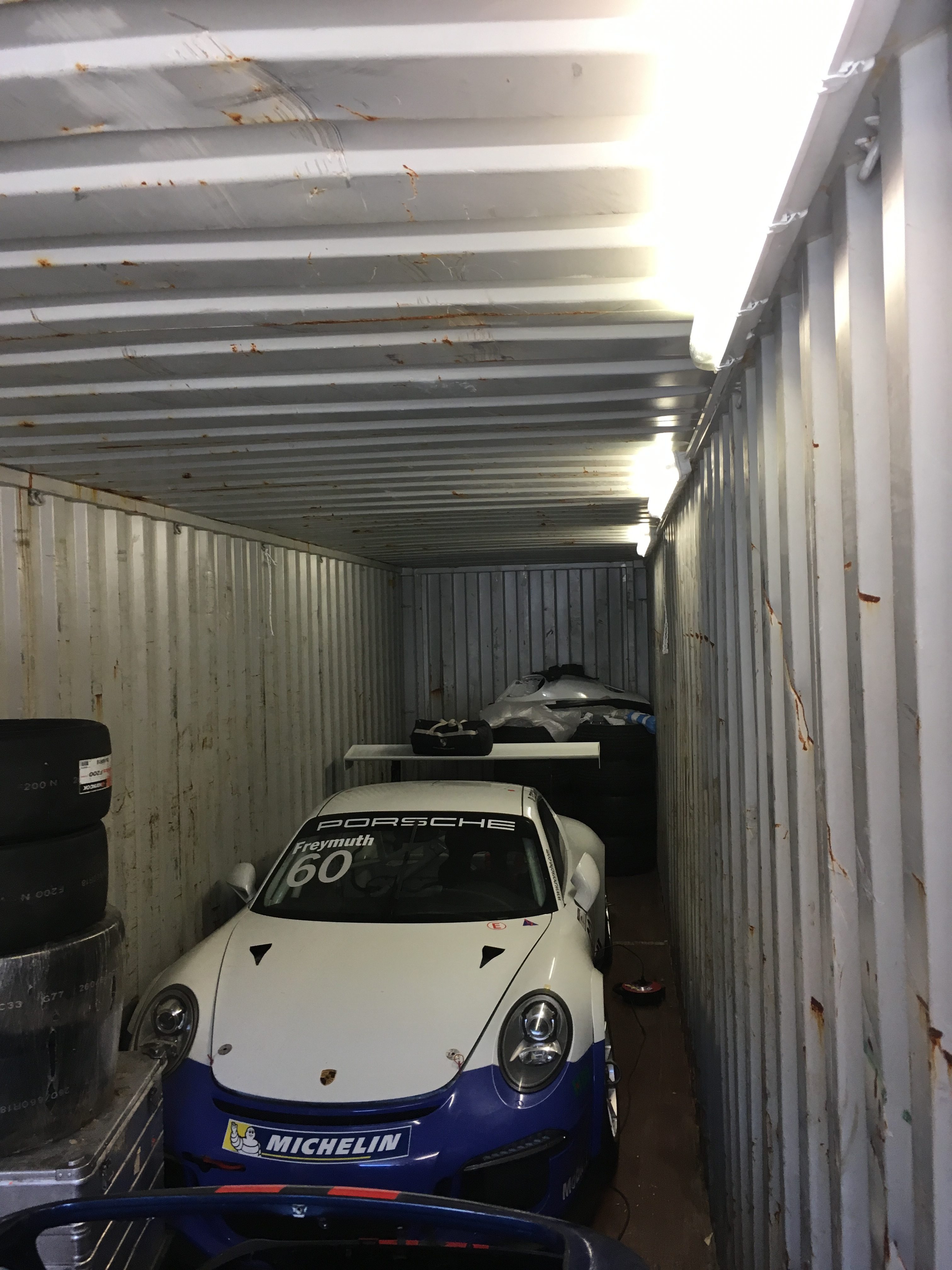 Container Stellplatz für Motorsport